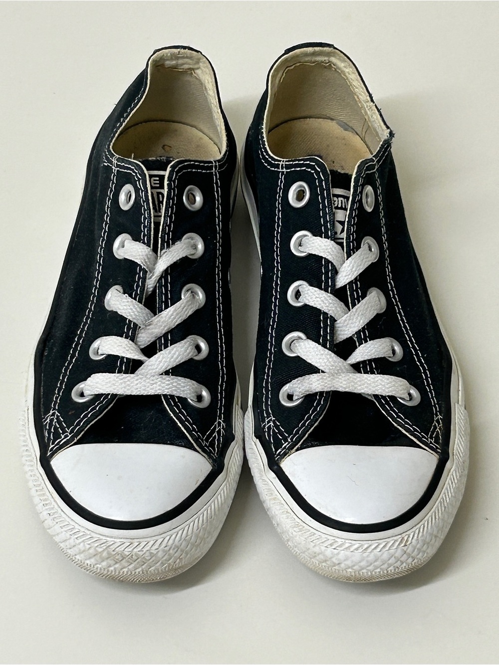 Women’s 6 Black Canvas Converse Low Top All Star Chuck Taylor Sneakers